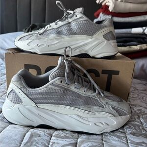 Adidas yeezy v2 700 static